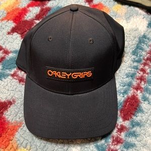 Oakley grips hat